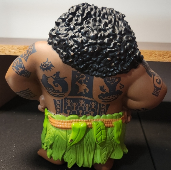 Disney Brand 8" Mauï Vinyl Figurine - Picture 2 of 2